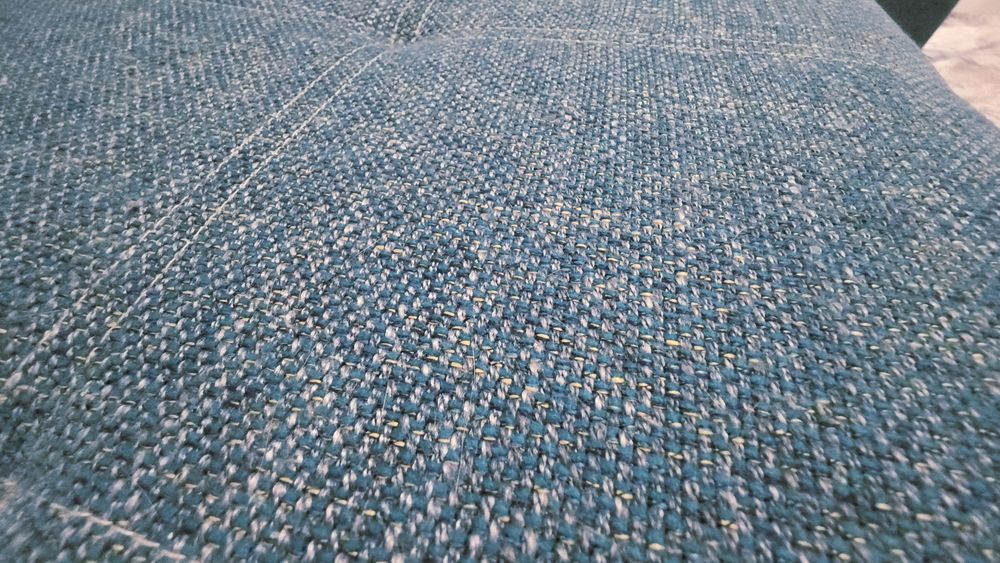 Продам срочно диван.