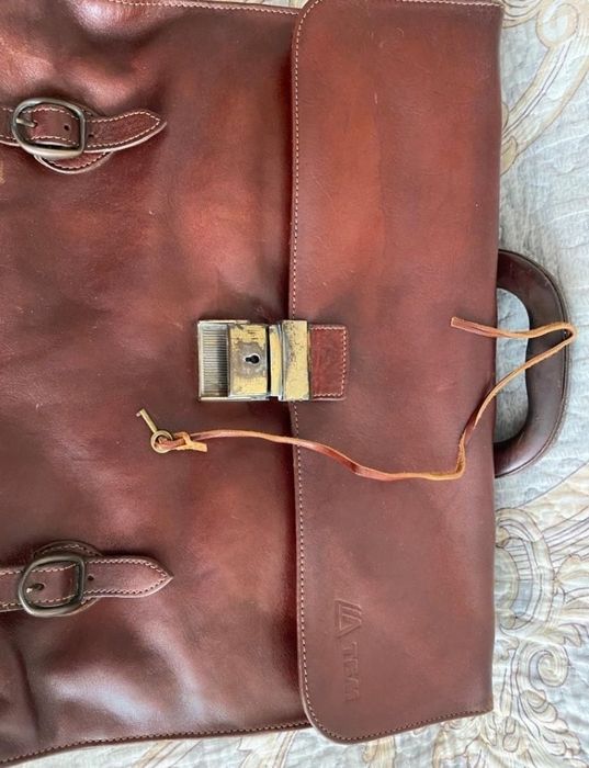 Продам 2кожаных портвеля