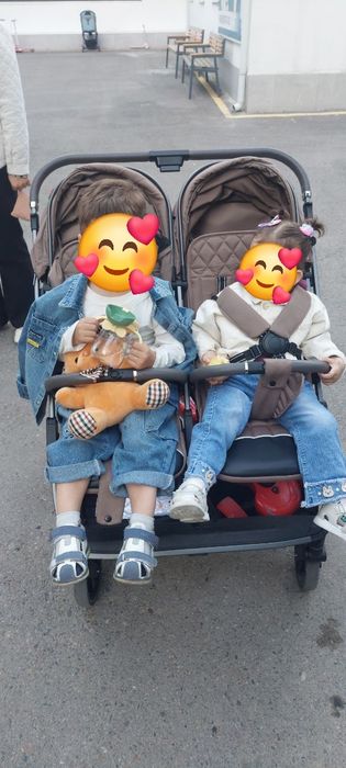 Коляска для близнецов от бренда Kidillo. Пользовалась всего пару раз