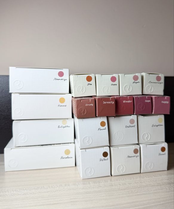 Rare Beauty Positive Light Liquid Luminizer оригинален течен хайлайтър, от Selena Gomez, Reflect Reveal Mesmerize Flaunt Enchant Enlighten highlighter