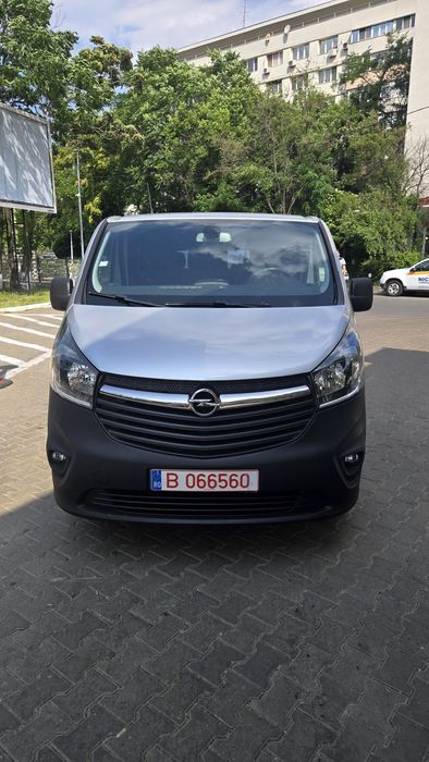 Inchiriez Opel Vivaro 8+1 locuri, Duba Transport Persoane