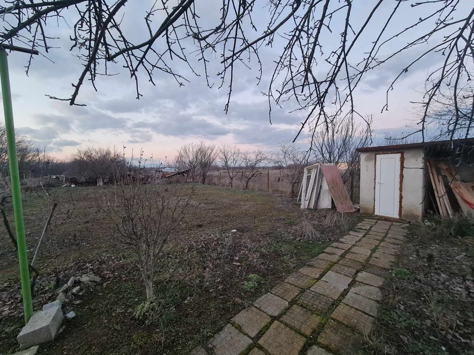 Къща с двор с. Неделево