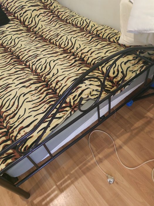 Pat din fier forjat cu saltea