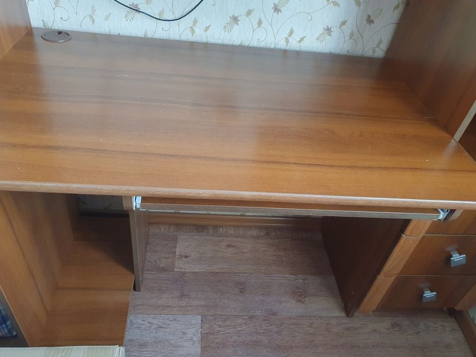 Продам компьютерный стол