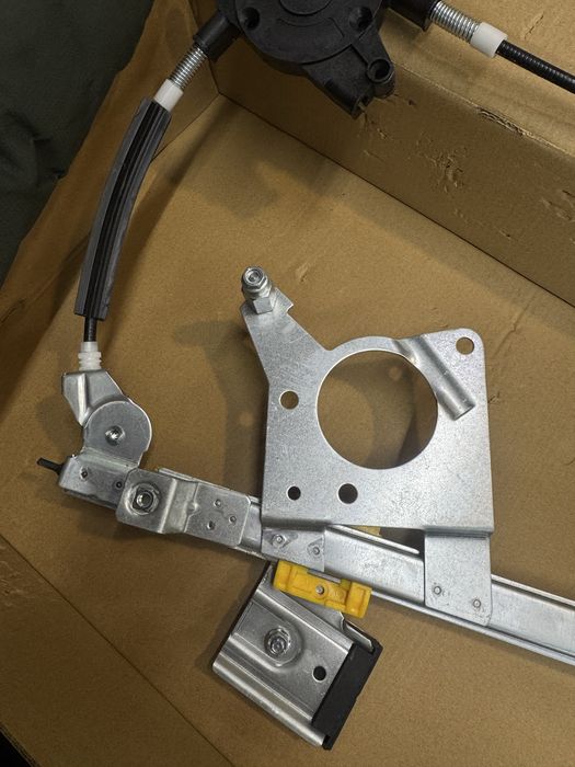 Продам стеклоподьемник Ford focus1 передний левый