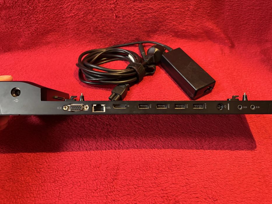 HP UltraSlim Docking Station – Model HSTNN‑I11X, stare foarte bună