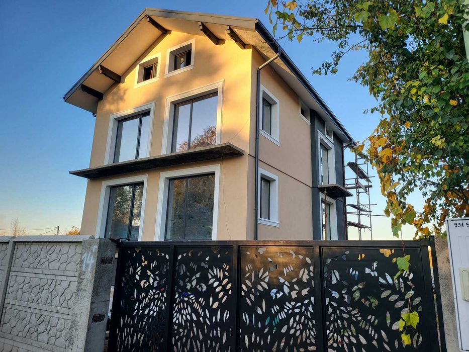 Склад/Паркинг/Работилница + 1 Декар двор в Орландовци