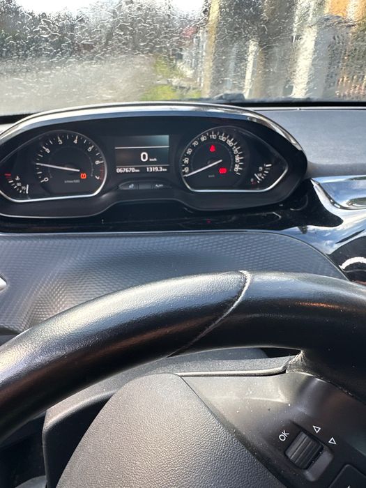 Peugeot 208 1,2 benzina
