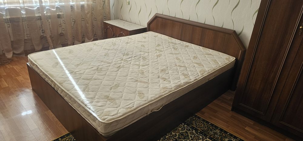 Продам ковать с матрасом 160см × 200см