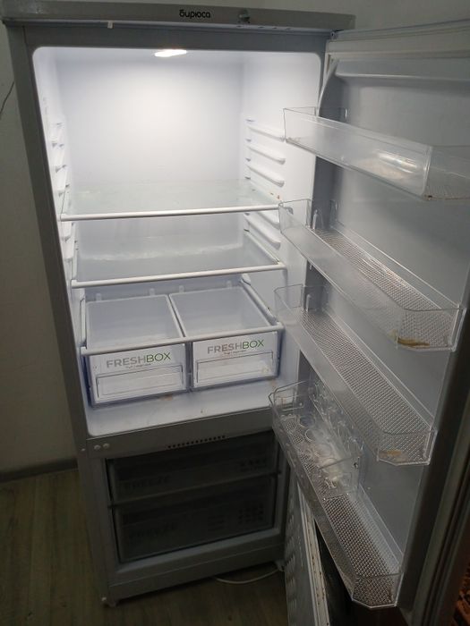 Холодильник б/у в отличном состояние