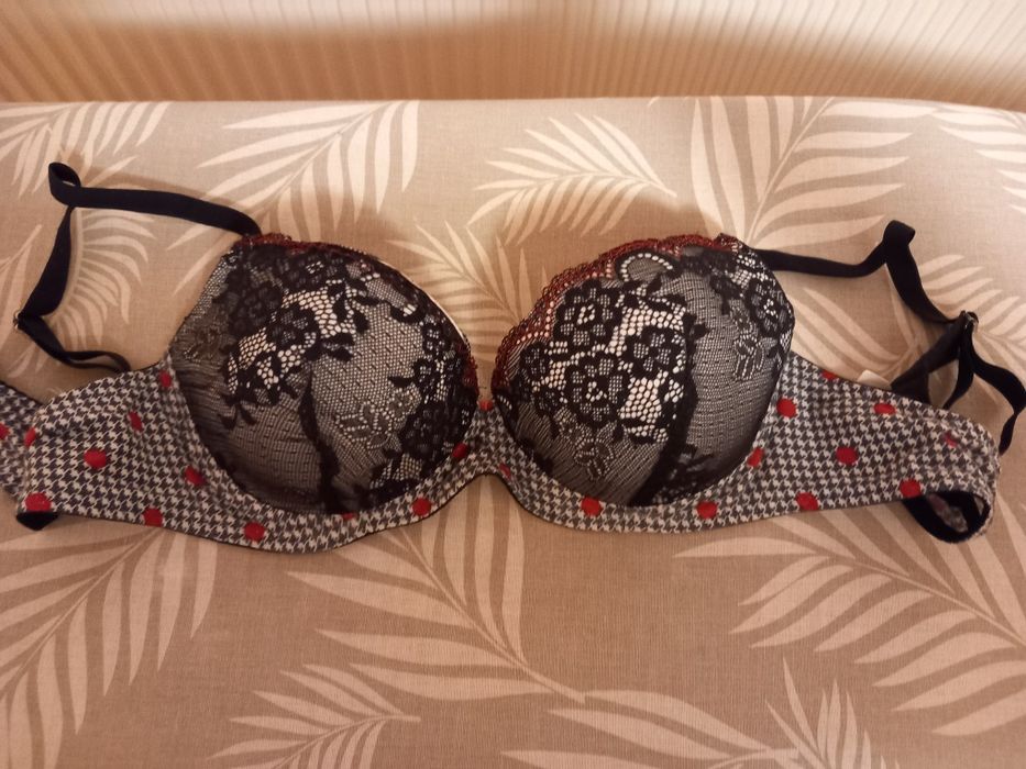 Bustiera, compleu și sutiene, noi