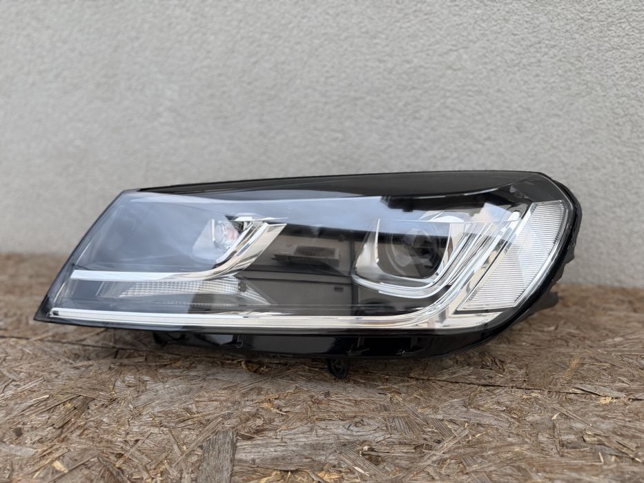 Far stanga VW Touareg 7P Facelift 2016-2017-2018 Xenon + LED Original