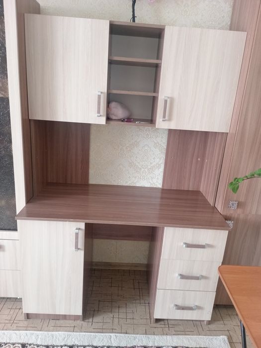 Продам стенку и стол