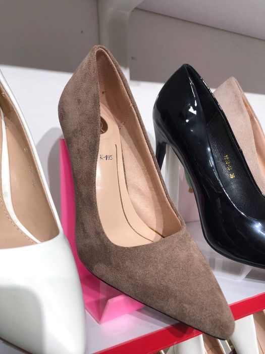 Продаются туфли на шпильке лодочки