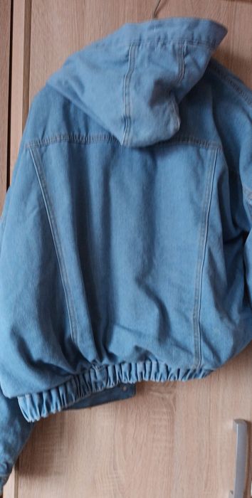 Geaca de blugi superba  imblanita cu gluga marimea xl format oversize