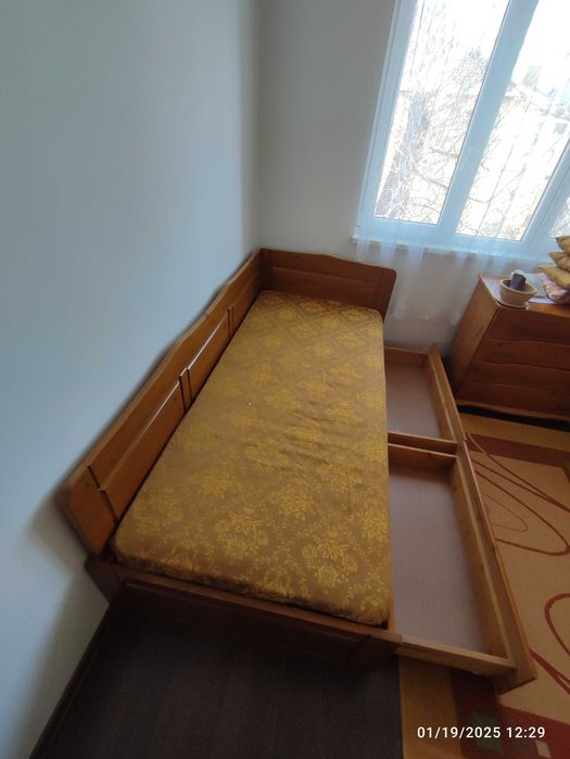 Легла от масивна дървесина - чам