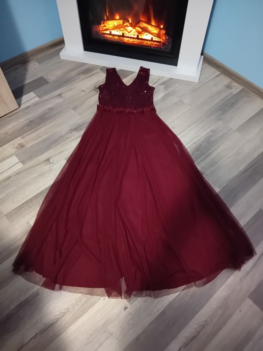 Vând rochie cu paiete bordo, lunga, marimea M / L