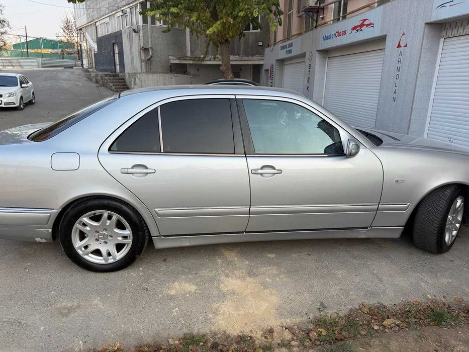 Mercedes-Benz  Avangard 111