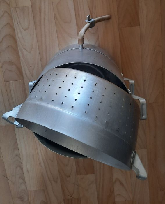 Пароварка. Б/у. В хорошем состоянии.