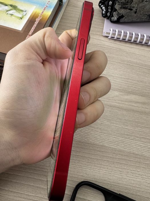 Iphone 13 product red