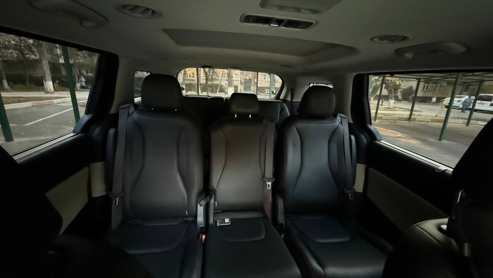 Kia Carnival Luxe 2023