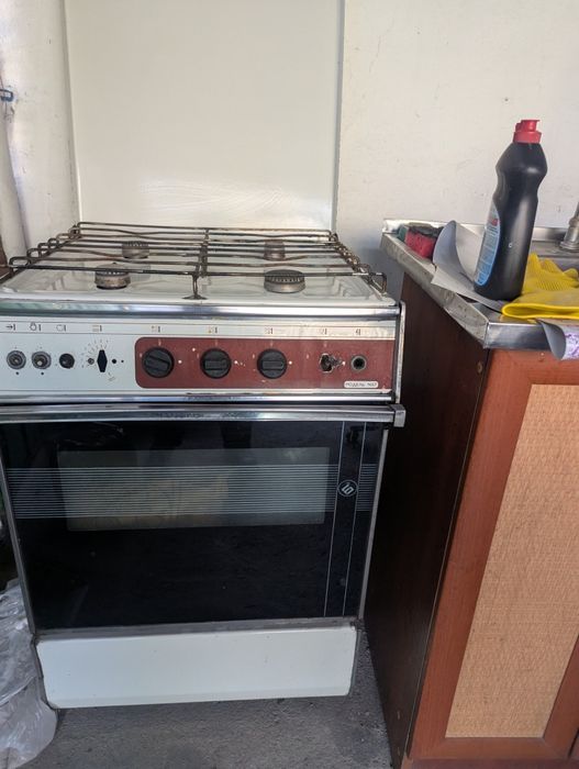 Продам газовую плиту