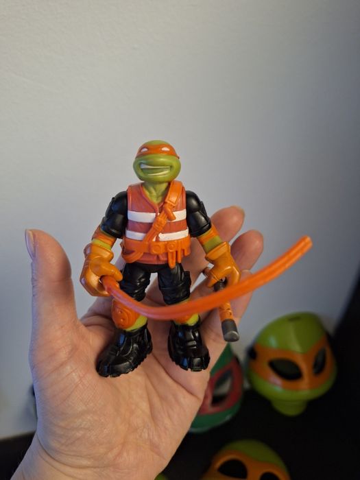 Lot Turtles Ninja 6 măști + 2 figurine.