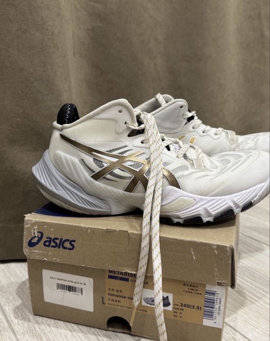 Кроссовки asics для спорта