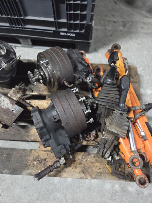 Joystick maneta komatsu sk714,cilindru komatsu sk 714 piese dezmembrez