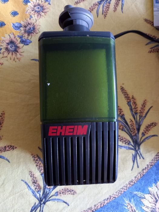 Аквариум за рибки с помпа