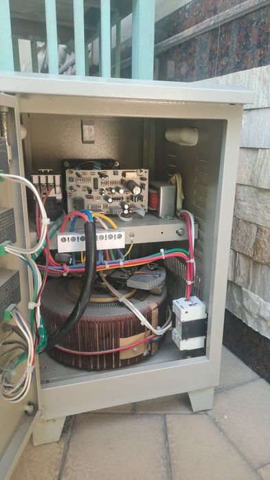 Andeli SVC-D15000VA avtomatik kuchlanish stabilizatori sotiladi