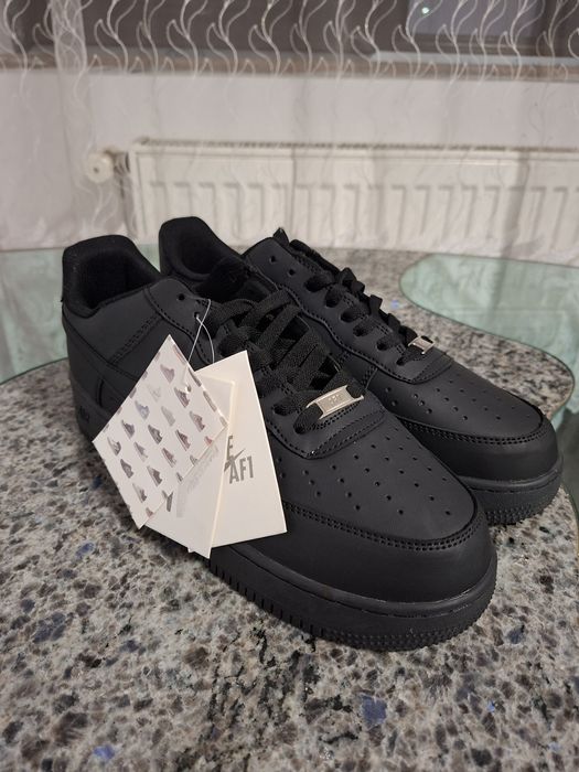 Adidasi Nike Air Force 1 Negri 45.