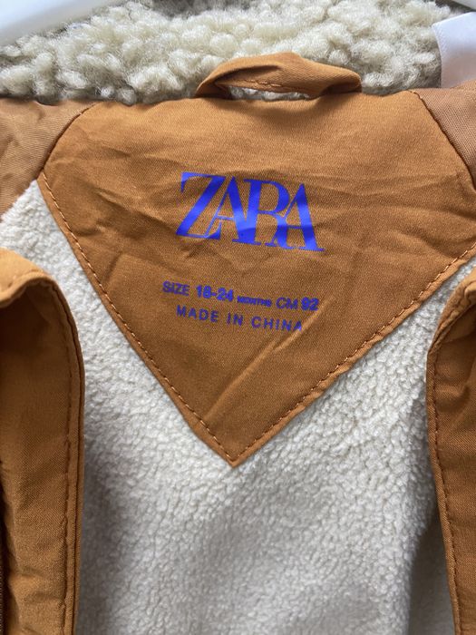 Combinezon unisex de la ZARA marime 92 cm.