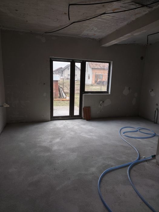 Vând casă P+M parțial finalizată