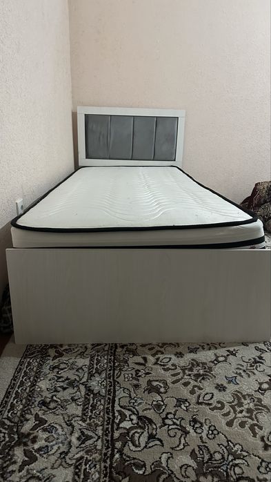 Divan yumshoq matrasli