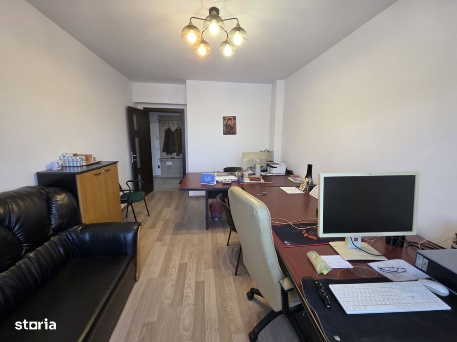 Titan,  pe strada Postasului, bloc 2018, centrala, loc parcare