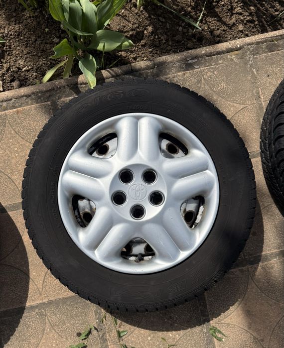 Зимен комллект гуми с железни джанти 15цола за Toyota 5x114.3mm