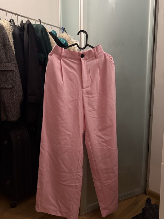 Розов панталон-Zara.