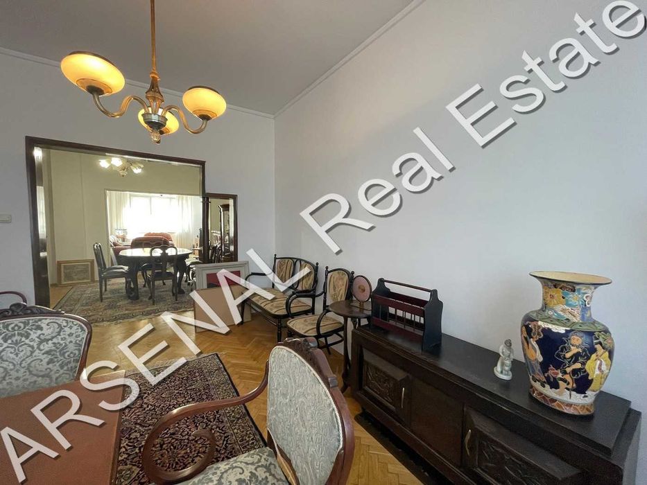 Тристаен апартамент под наем, Център