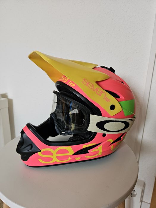 Downhill/Mtb каска плюс Oakley очила