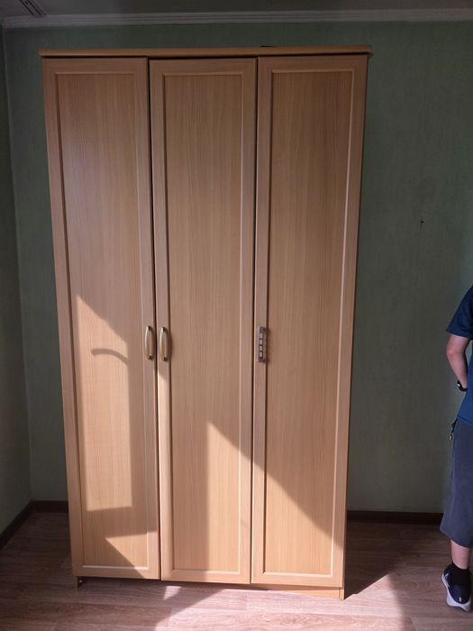 Продам плательный шкаф