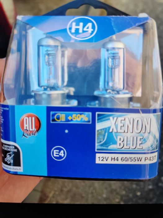 Becuri auto xenon H4