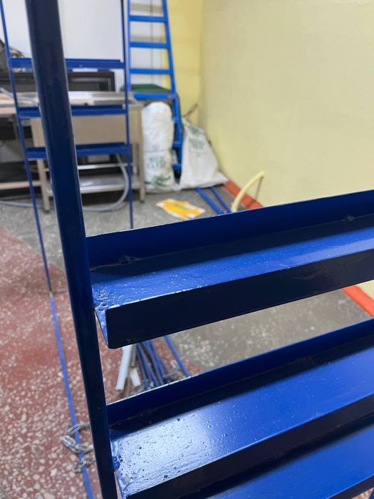 Рейл для одежды и аксессуаров