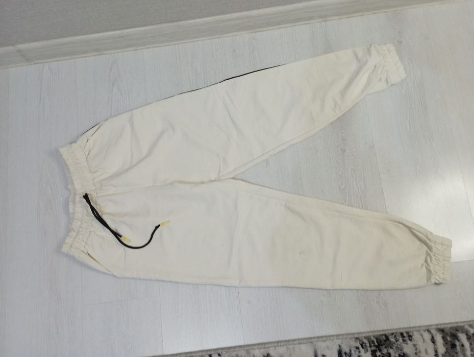 Женский спортивный костюм