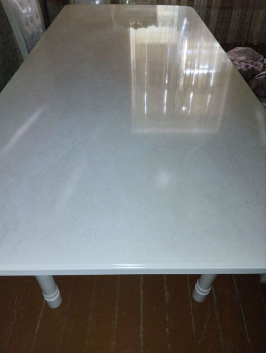 Срочно продам стол с стульями 12 шт. Цена договорная kelishamiz