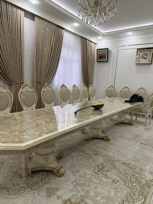 Стол 5 метр 350 мың орындық 25 мың гарнитур 500 мың