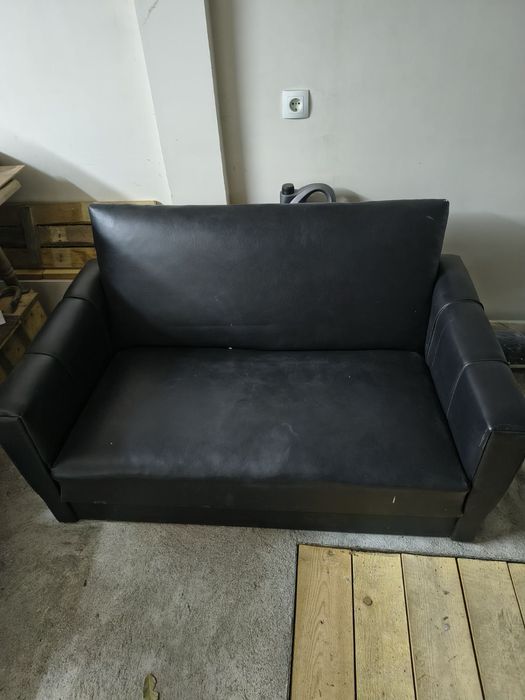 Малък диван от еко кожа