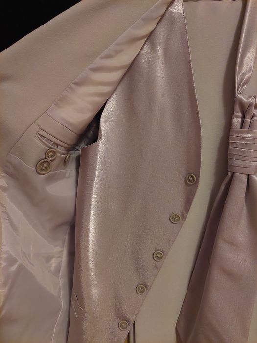 costum ginere (nas ,etc) pentru nunta,culoare gri marime 42