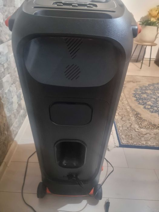 Vand JBL 710 puternic si clar ->sunati nu dati mesaj