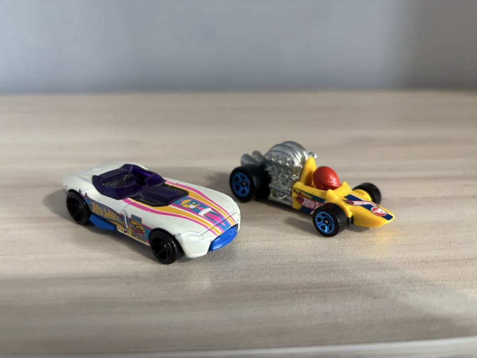 Hot wheels много различни